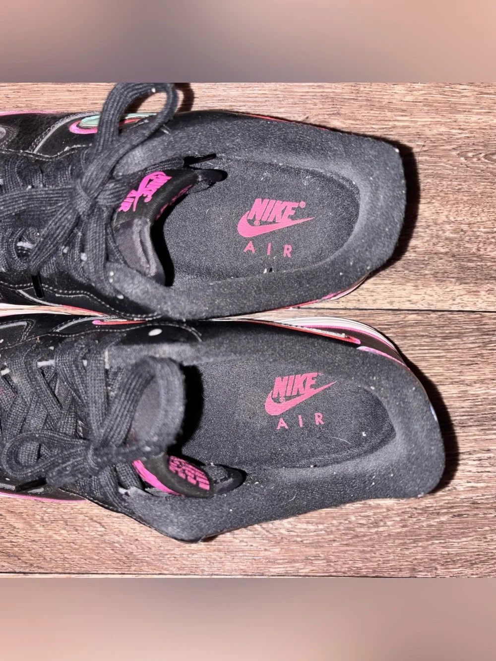Nike sleek low